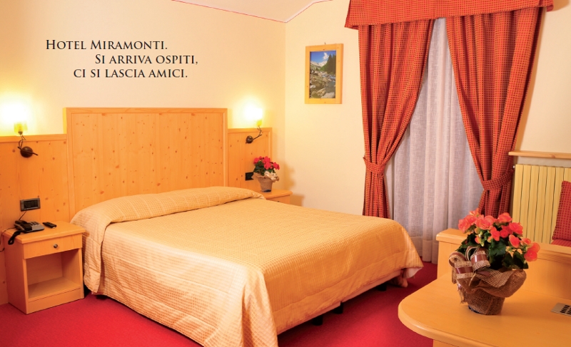 stanza da letto albergo ristorante Miramonti Val Masino
