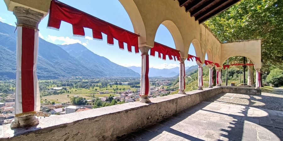 chiesa di traona lungo sentiero Guanella