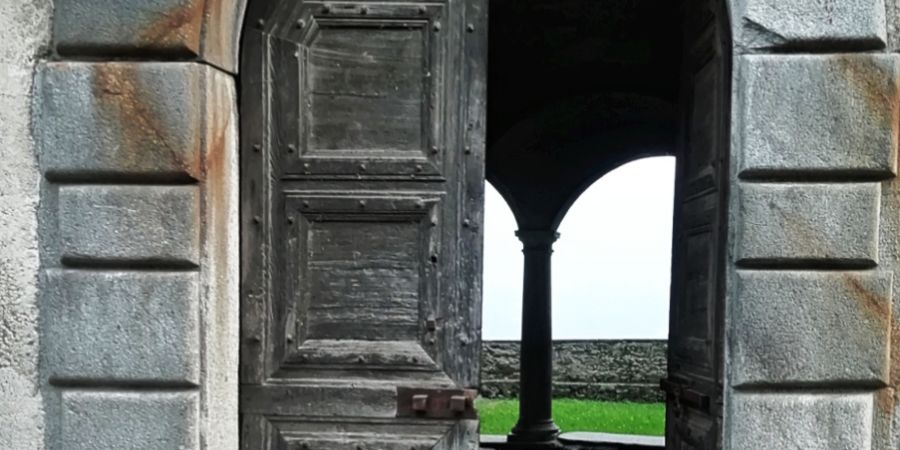 Portone d'ingresso Palazzo Podest&agrave; Caspano